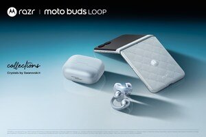 Motorola introduces The Brilliant Collection, elevating the design of the new motorola razr and moto buds loop with Swarovski crystals and Pantone's Ice Melt colorway.